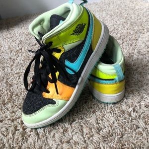 Nike Air Jordan 1 Mid SE PS 'Clover' BQ6932-037
’Awesome Color way Size 3 Youth